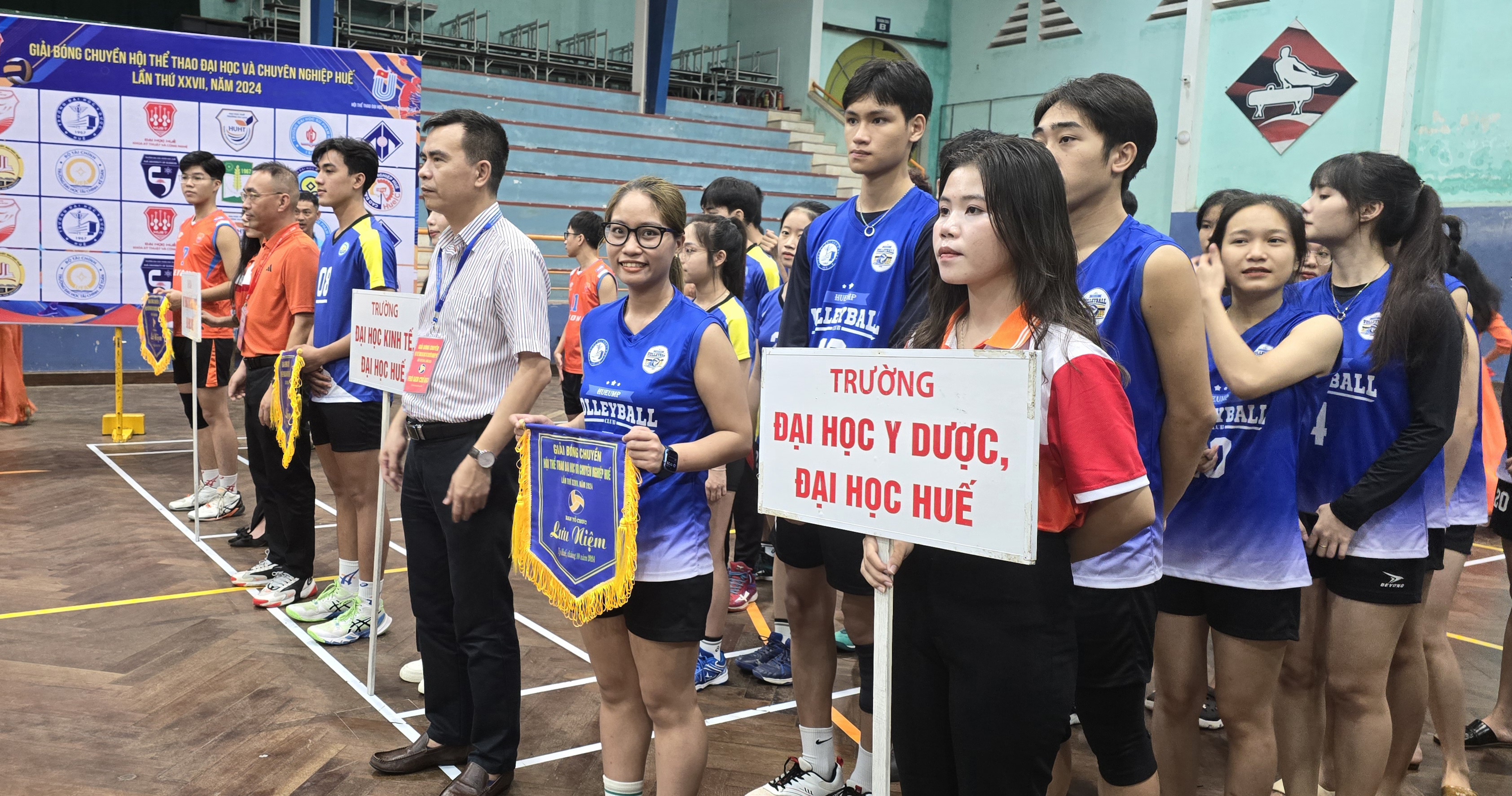 Hơn 300 vận động viên tham gia “Giải bóng chuyền Hội Thể thao Đại học và Chuyên nghiệp Huế