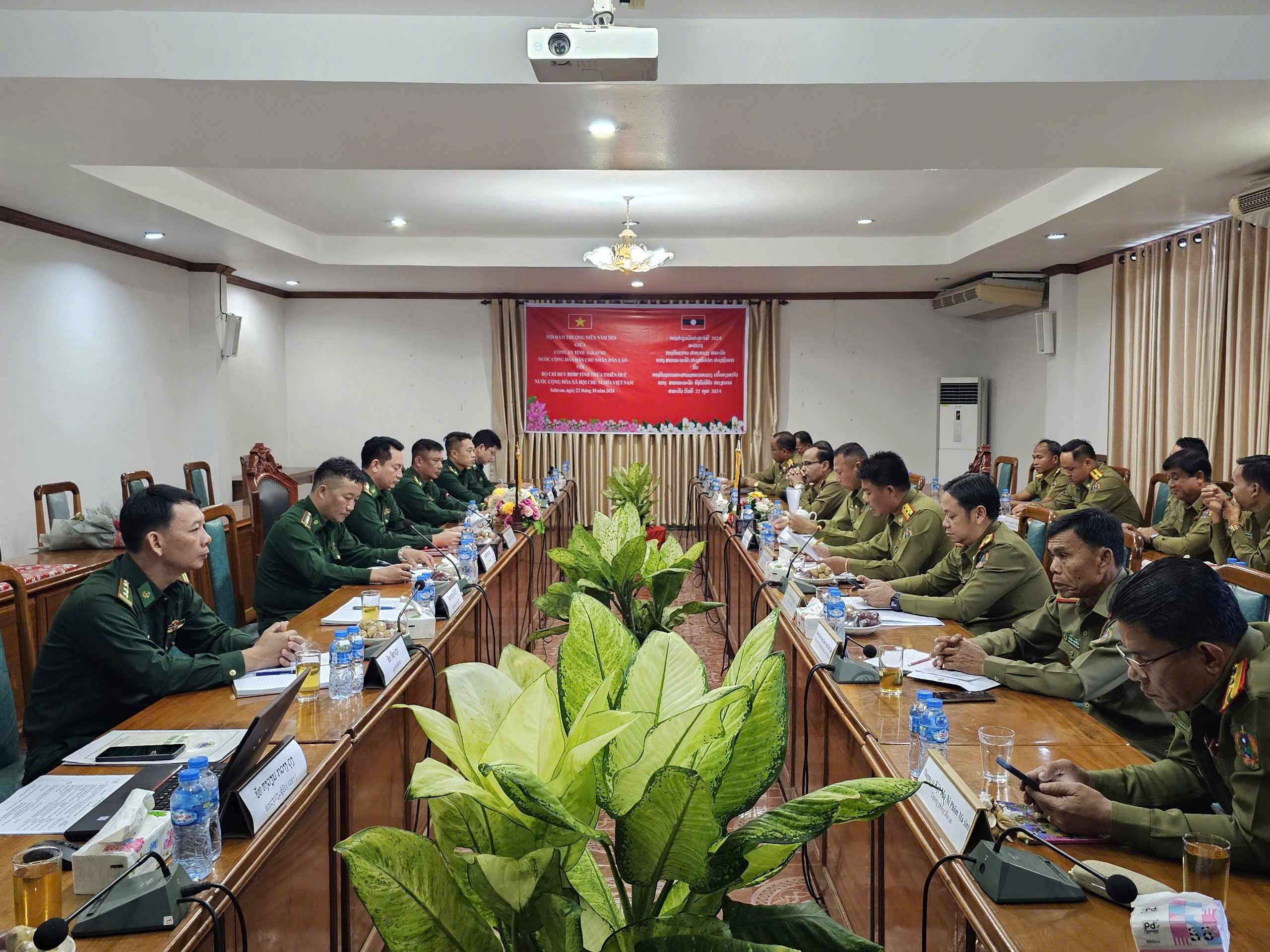 Hội đàm Công an Sa la van và Bộ đội Biên phòng Thừa Thiên Huế