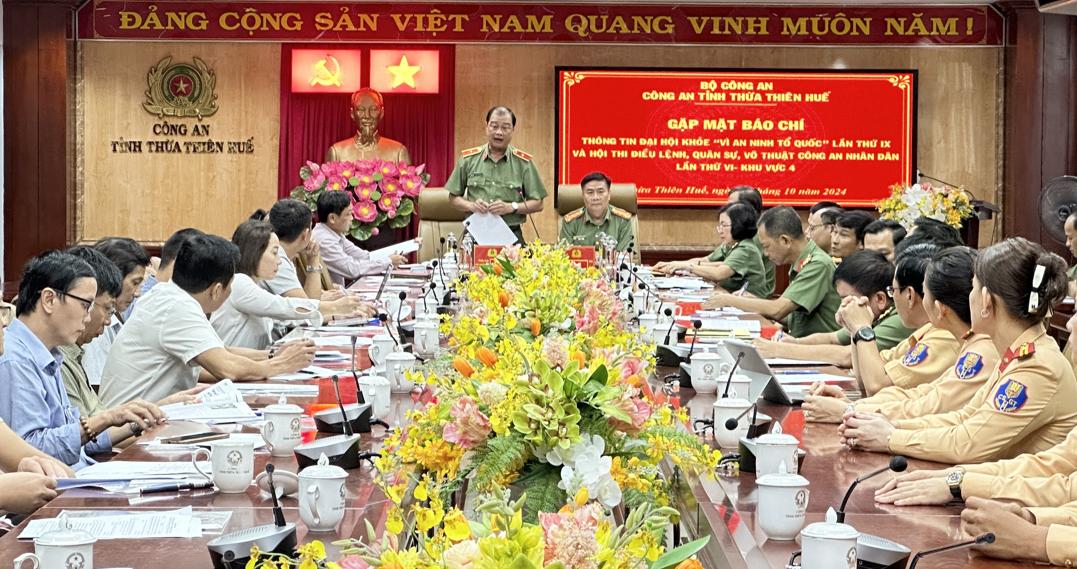 4 000 VĐV tham gia Đại hội khỏe “Vì an ninh Tổ quốc” và Hội thi điều lệnh, quân sự, võ thuật CAND khu vực 4