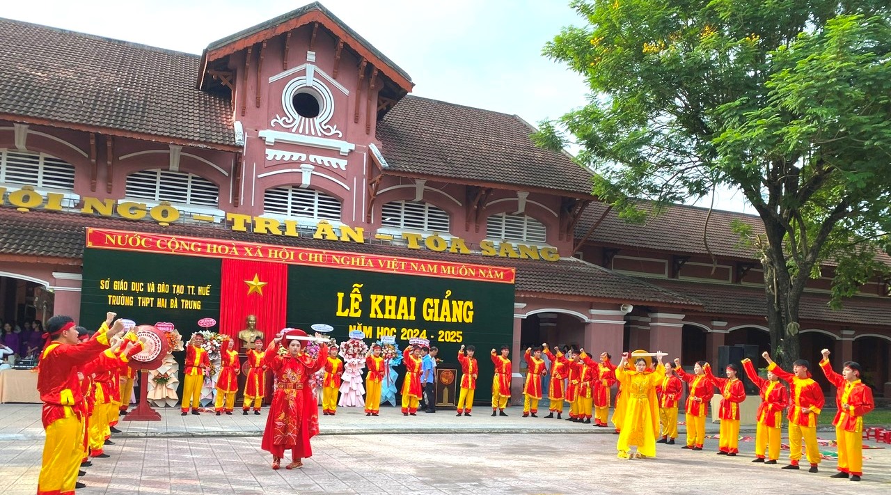 Kiên cố hóa trường, lớp và nhà công vụ cho giáo viên