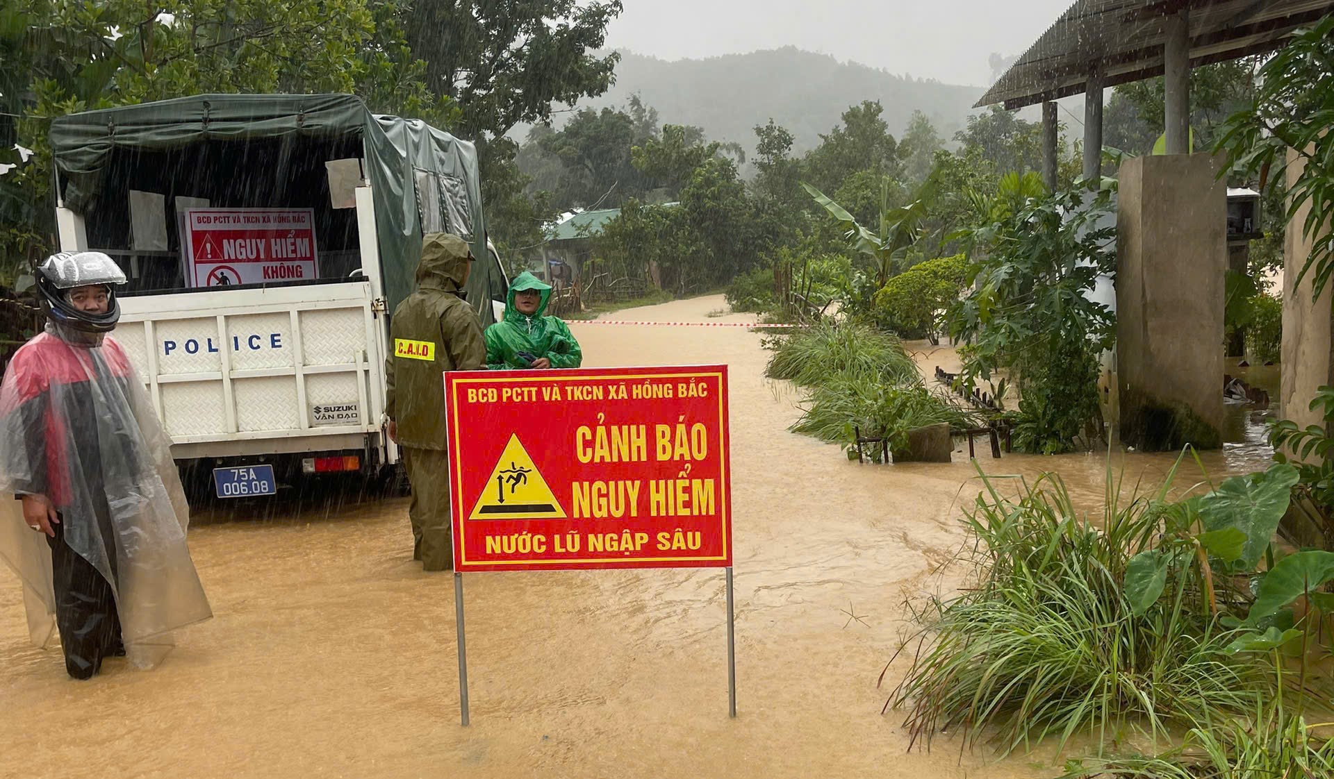 Di dời dân, thủy điện A Lưới tăng điều tiết lũ