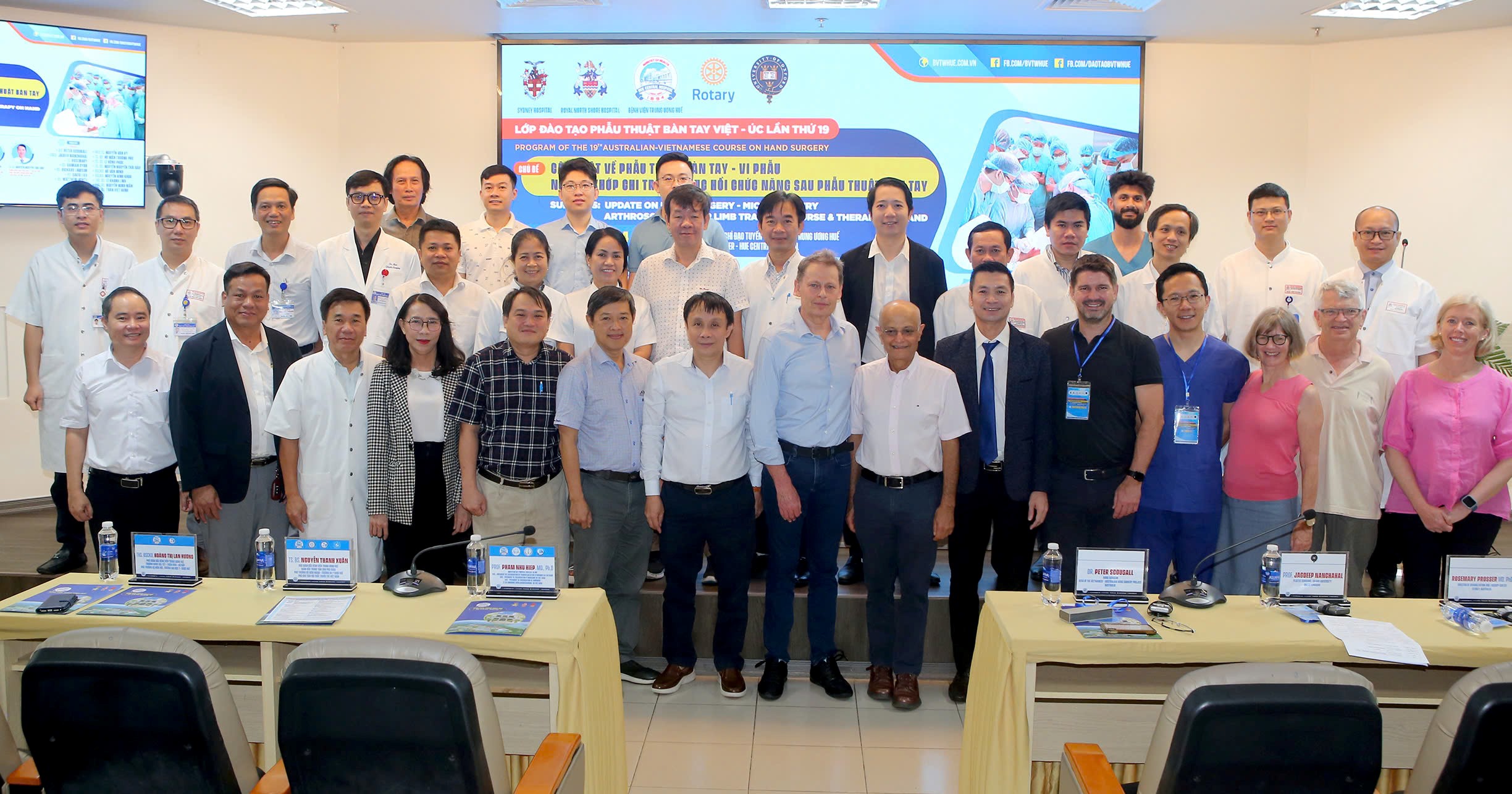 Đào tạo phẫu thuật bàn tay Việt - Úc