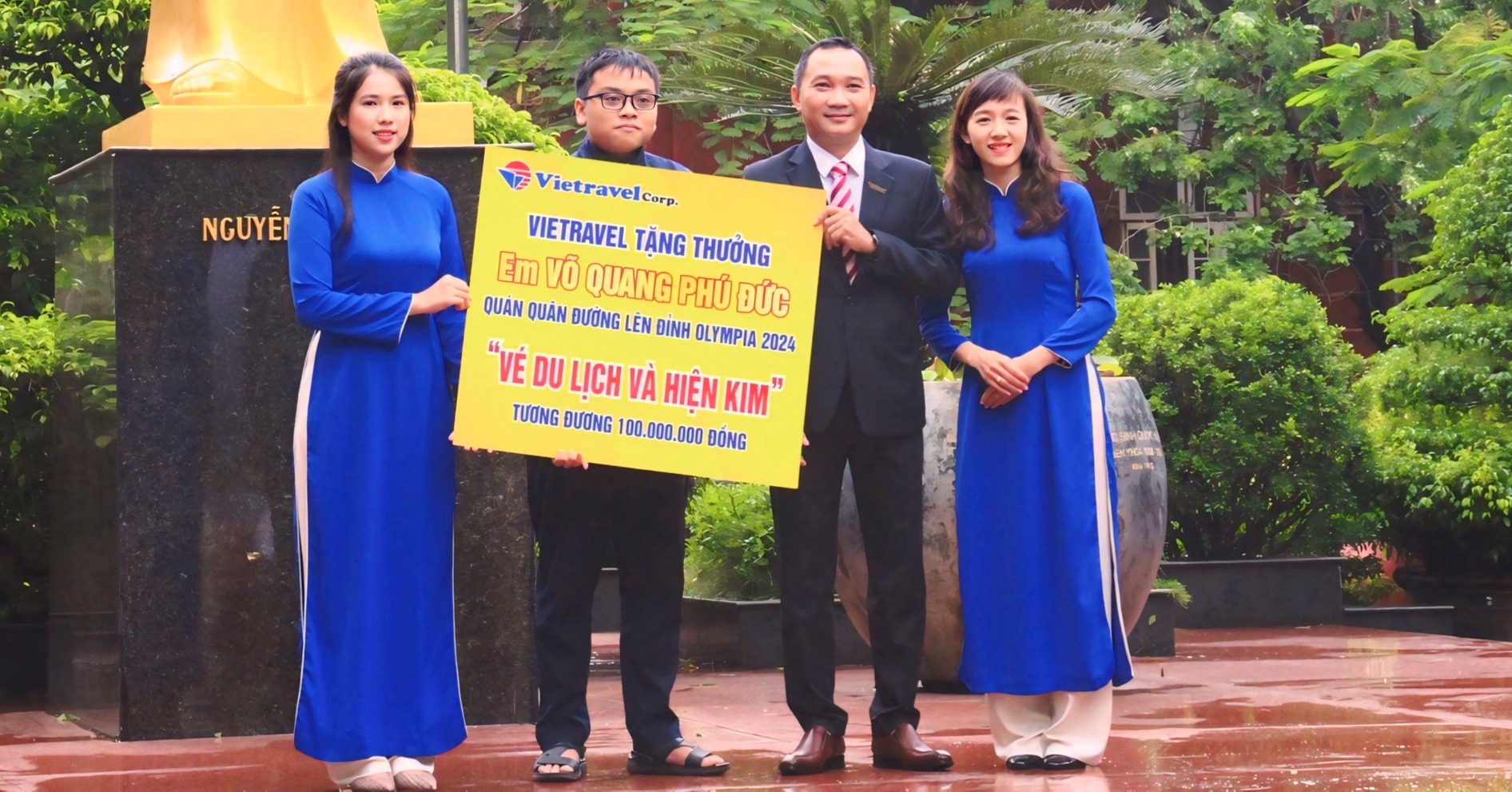 Tập đoàn Vietravel trao thưởng cho quán quân “Đường lên đỉnh Olympia”