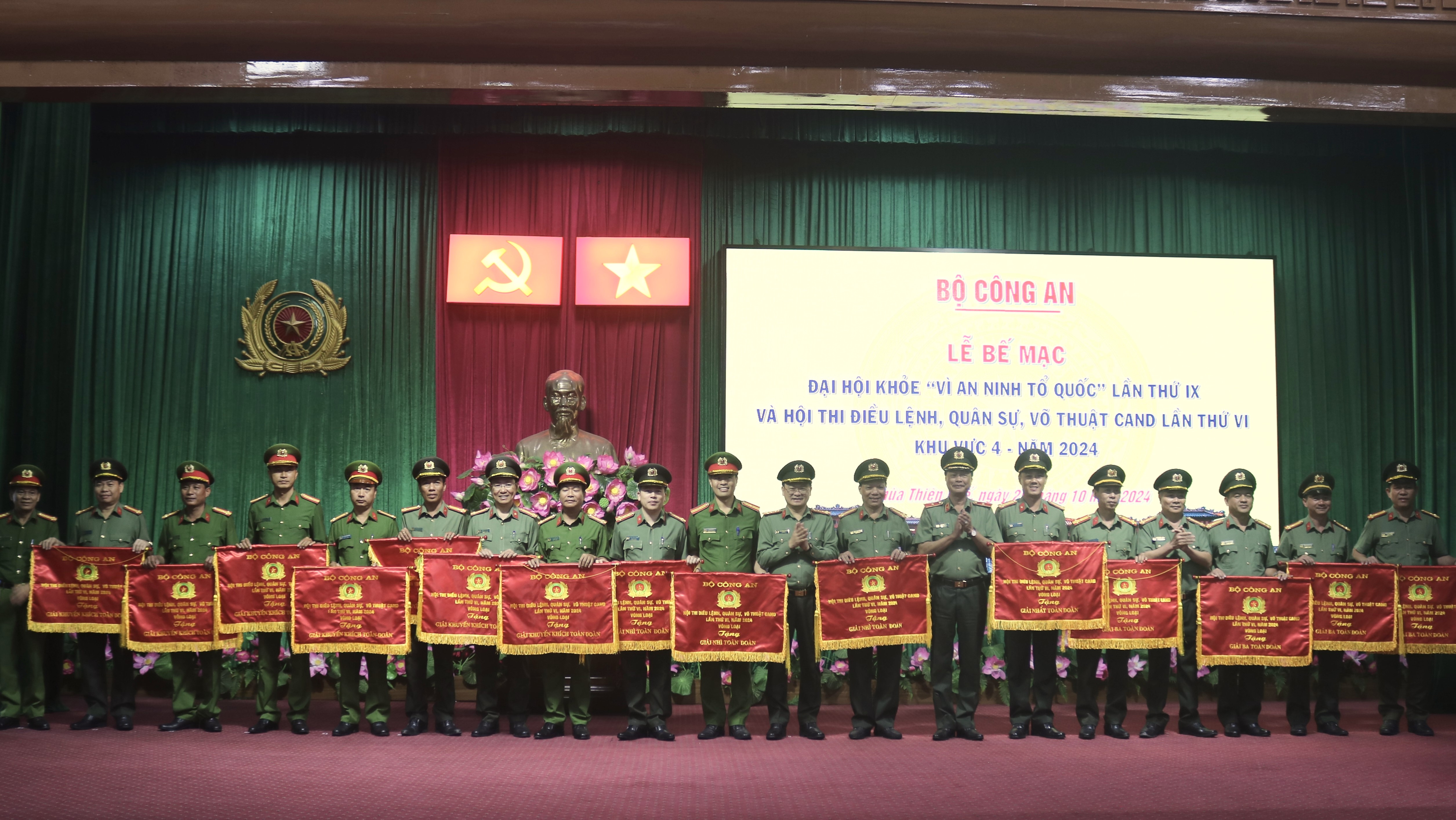 Bế mạc Đại hội khỏe “Vì an ninh Tổ quốc” và Hội thi điều lệnh, quân sự, võ thuật CAND khu vực 4