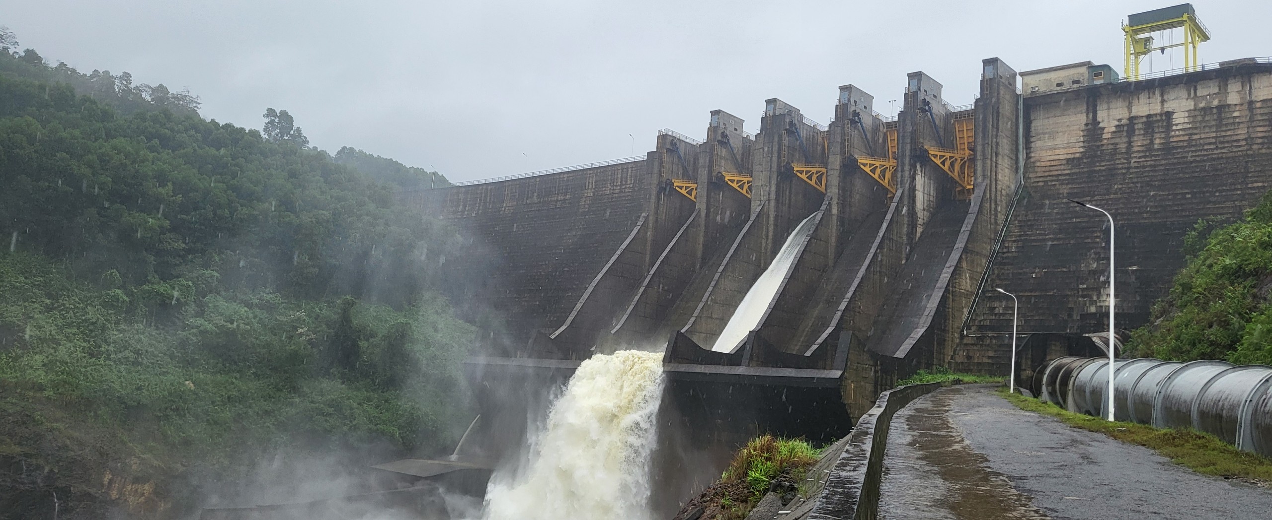 Hạ mực nước hồ, tăng dung tích phòng lũ