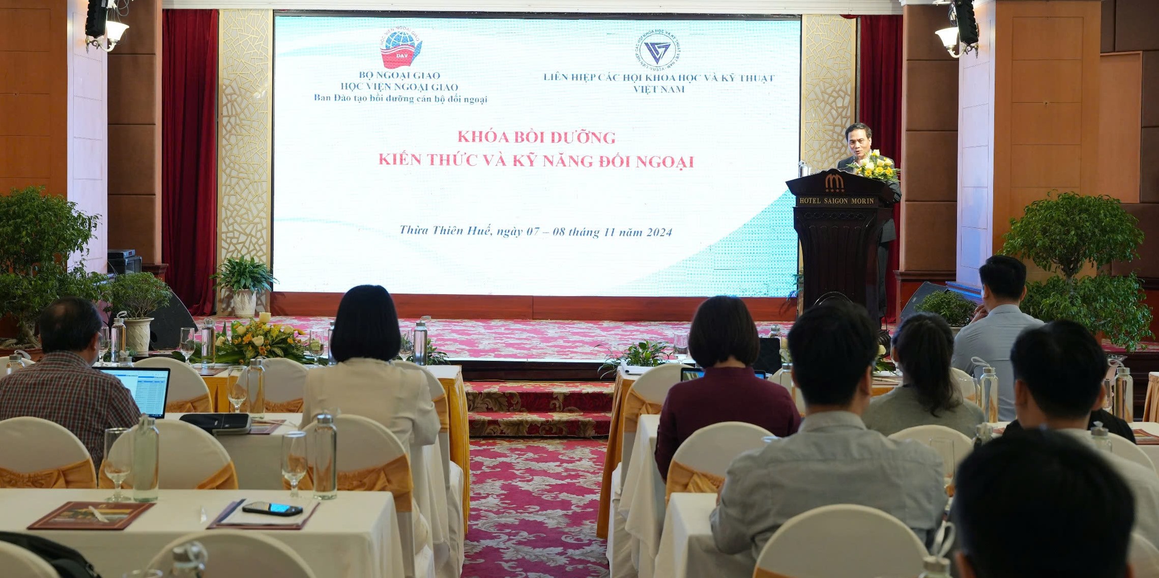 Bồi dưỡng kiến thức và kỹ năng đối ngoại Nhân dân