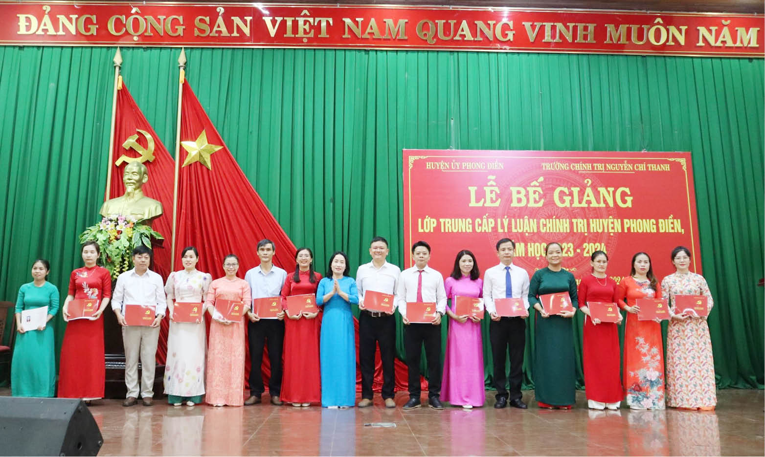 Gỡ khó cho trung tâm chính trị cấp huyện