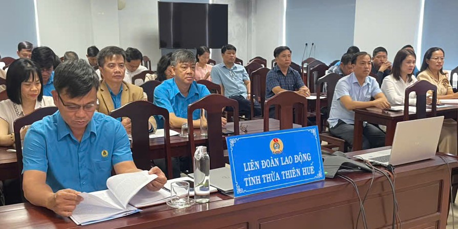 Trang bị kỹ năng xử lý khiếu nại cho cán bộ công đoàn