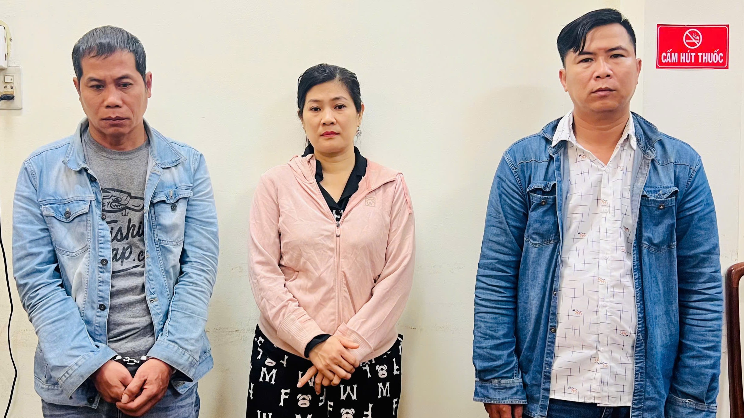 Bắt nhóm đối tượng “lừa vàng” chuyên nghiệp