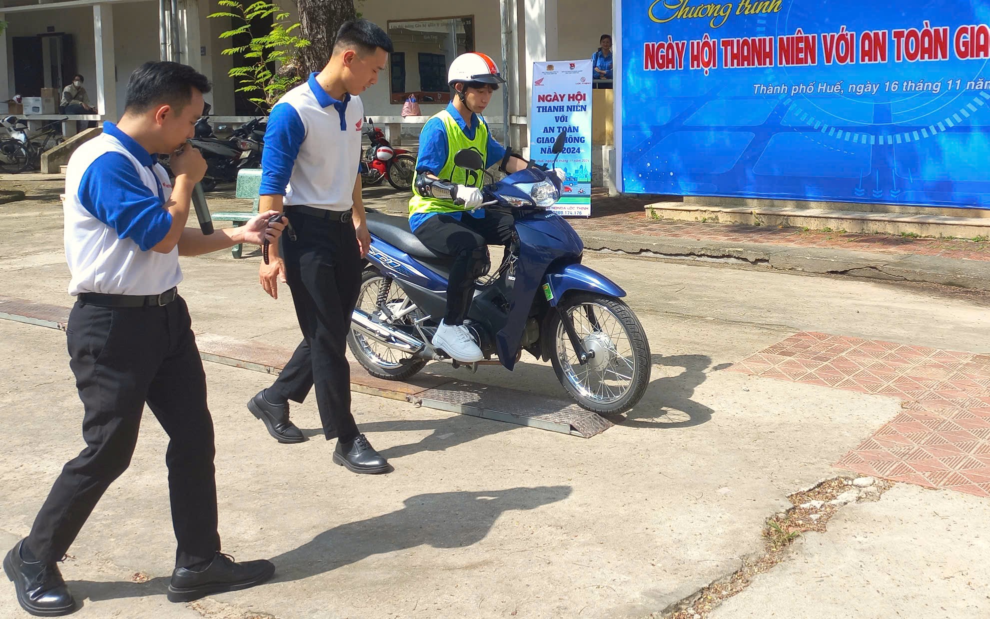 Thanh niên với an toàn giao thông