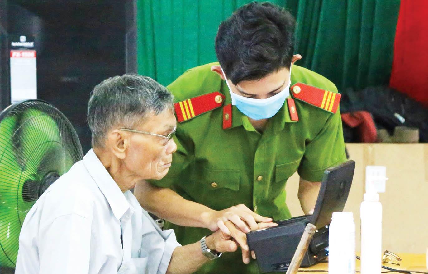 Lúc dân cần, lúc dân khó, có công an