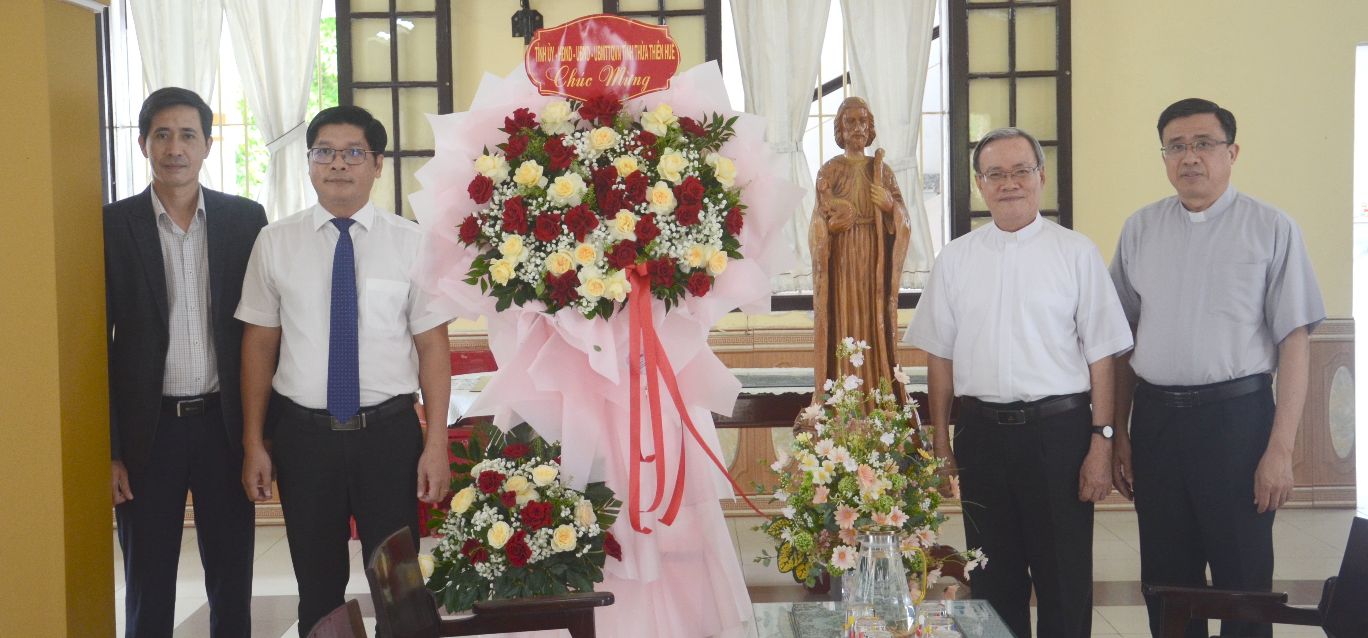 Lãnh đạo tỉnh thăm, chúc mừng nhân Ngày Nhà giáo Việt Nam 20 11