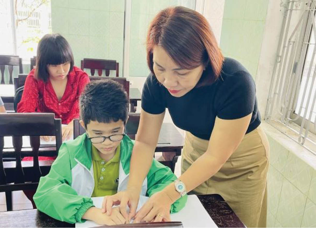 Chuyện về những giáo viên không cầm phấn