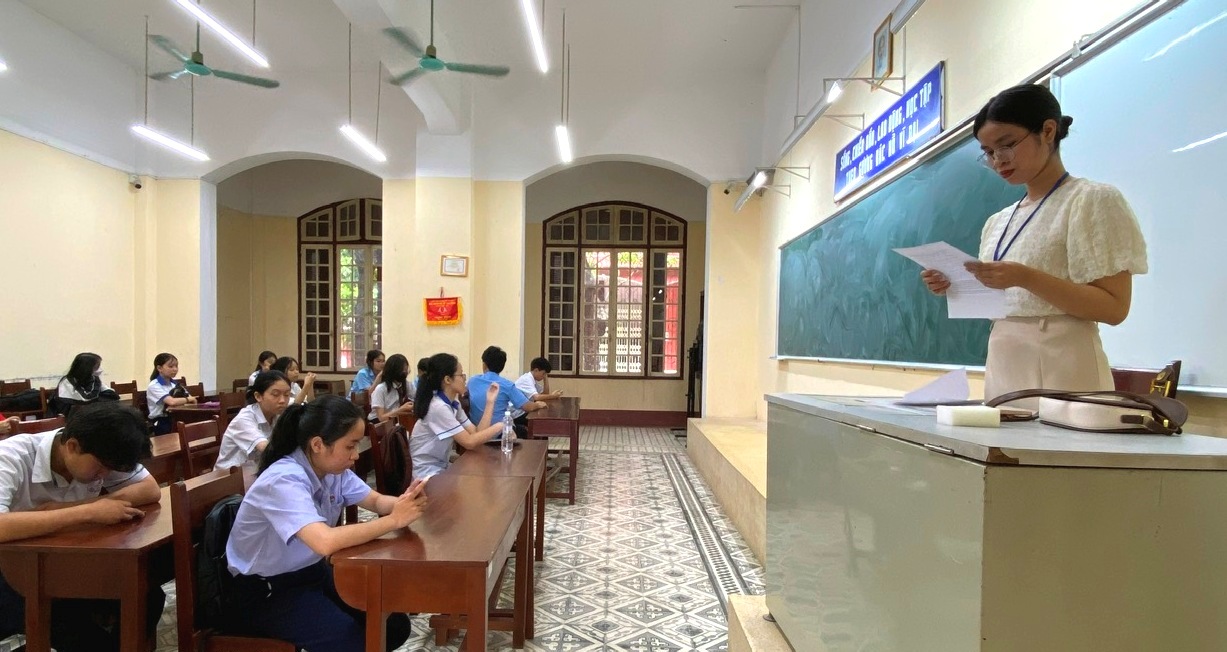 Tuyển dụng 10 giáo viên cho Trường THPT chuyên Quốc Học - Huế