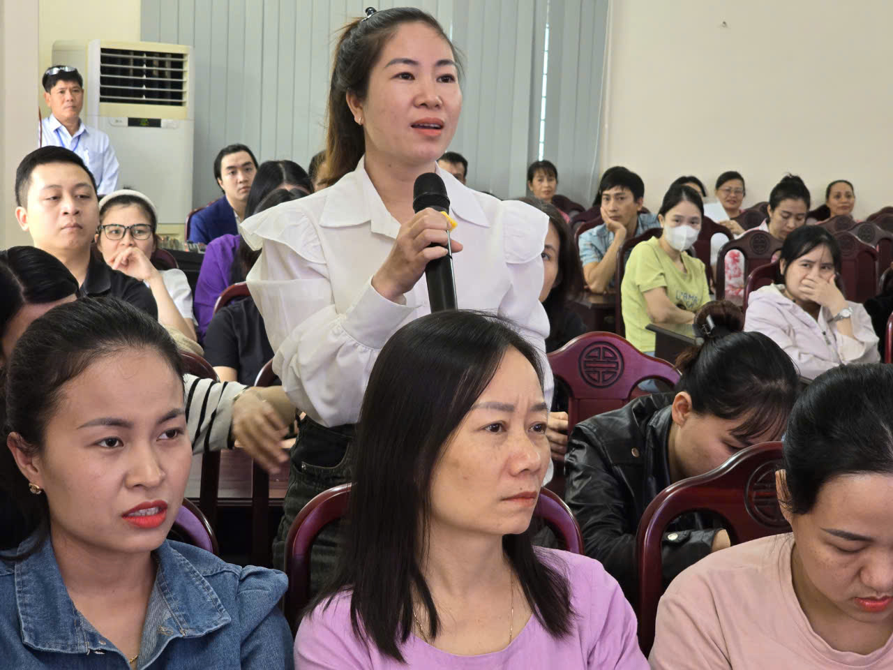 Đối thoại để người lao động hiểu rõ và hạn chế nhận bảo hiểm xã hội một lần