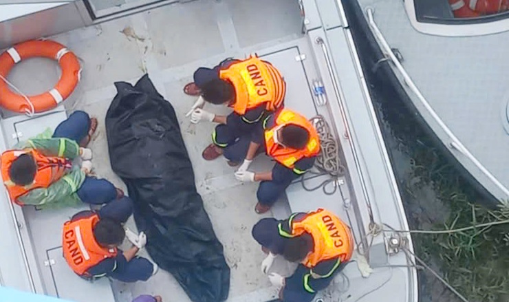 Tìm được nạn nhân thứ 2 trong vụ xe gom rác bị rơi xuống sông