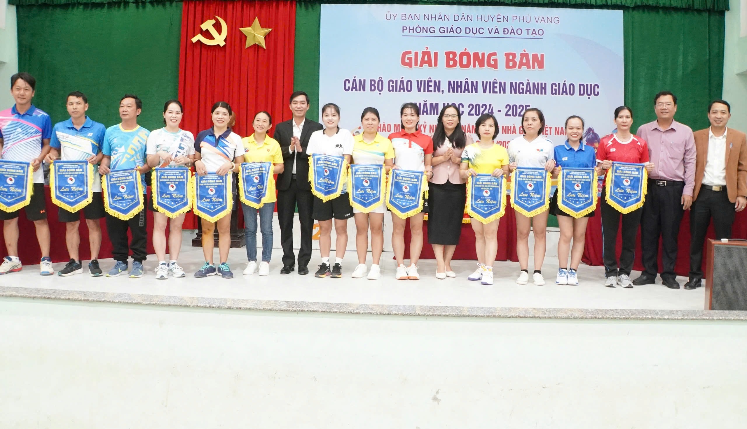 Phú Vang Sôi nổi giải bóng bàn cán bộ, giáo viên, nhân viên ngành giáo dục