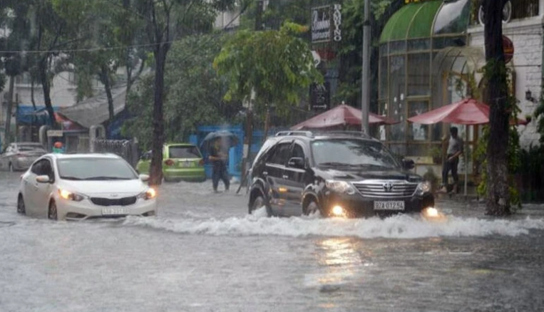 Khu vực Quảng Trị đến Phú Yên đề phòng mưa lớn kèm lốc sét, gió giật mạnh
