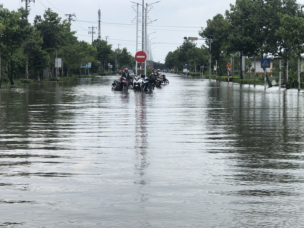 Lũ trên các sông ở Huế đang lên nhanh, sông Hương xấp xỉ báo động III