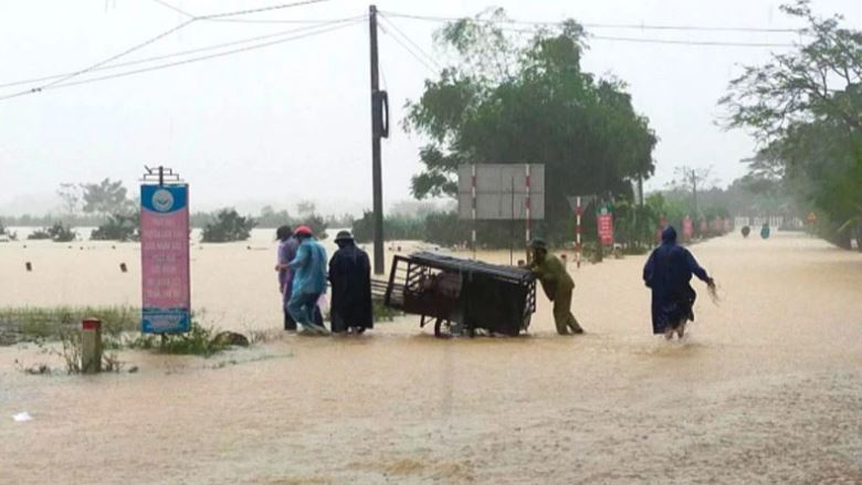 Lũ ở Thừa Thiên Huế trên báo động 2, cảnh báo lũ trên các sông từ Hà Tĩnh đến Bình Định