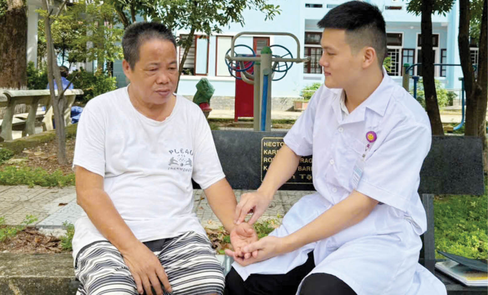 Tận tình chăm lo người yếu thế