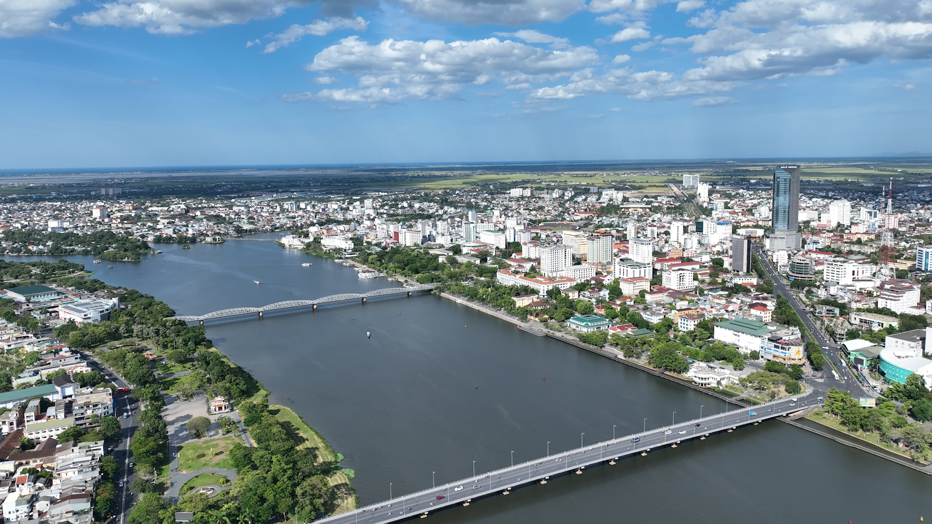 Huế đón thời khắc lịch sử