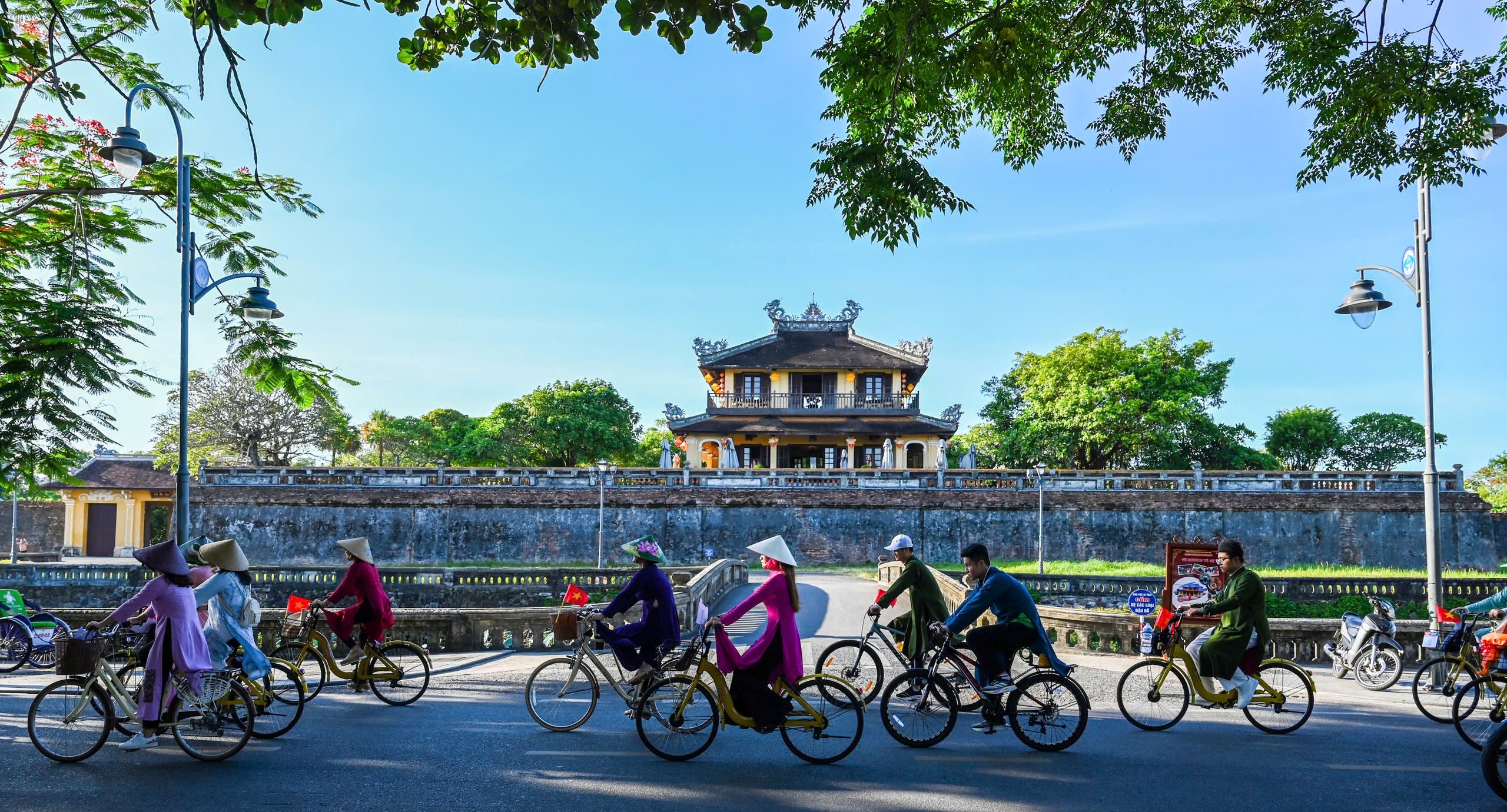 Hôm nay vui đến thực như mơ