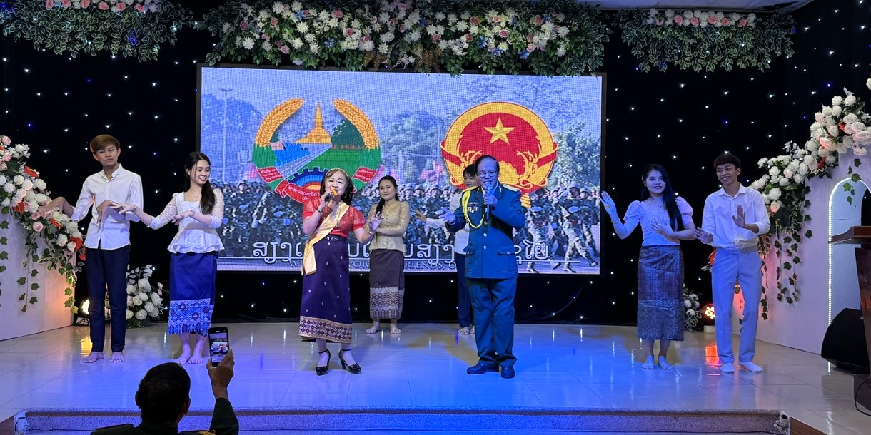 Cầu nối truyền tải thông điệp “thủy chung, sáng mãi” của hai dân tộc Việt Nam - Lào