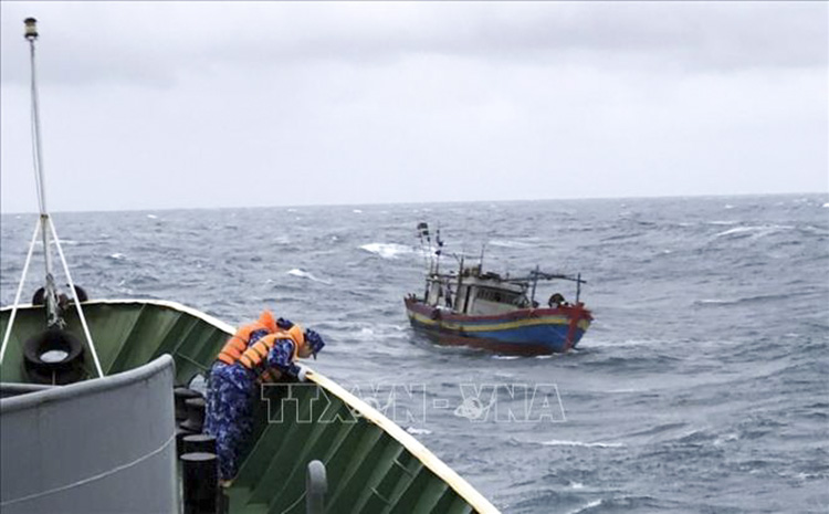 Thời tiết ngày 2 12 Mưa dông, gió giật mạnh trên biển