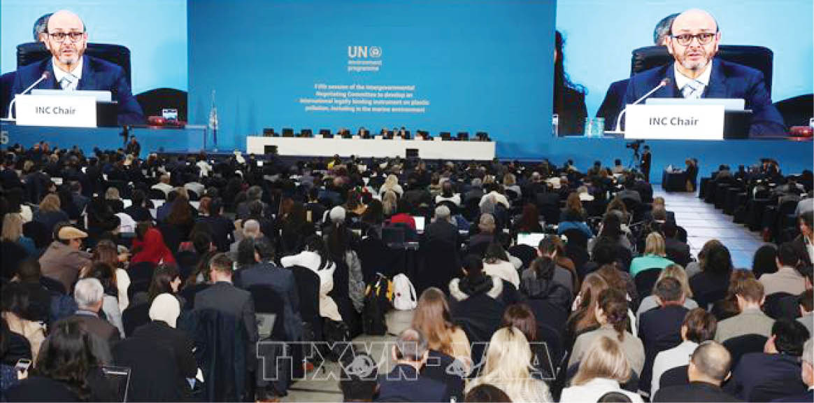 Đàm phán về hiệp ước giảm ô nhiễm nhựa sẽ tiếp tục trong năm 2025