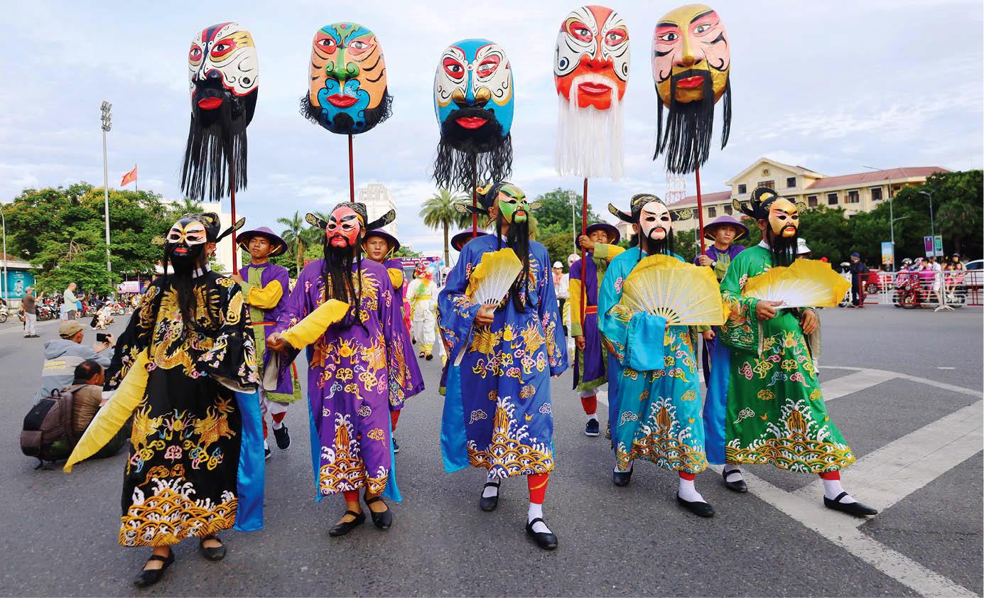 Huế vừa giữ gìn bản sắc, vừa mới lên từng ngày