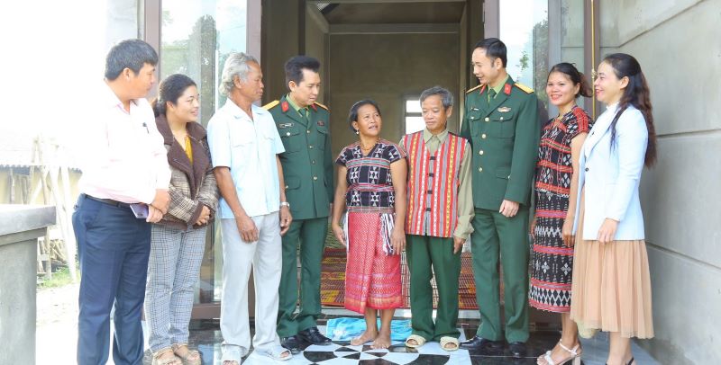 Bàn giao “Nhà tình nghĩa” cho người dân Đông Sơn