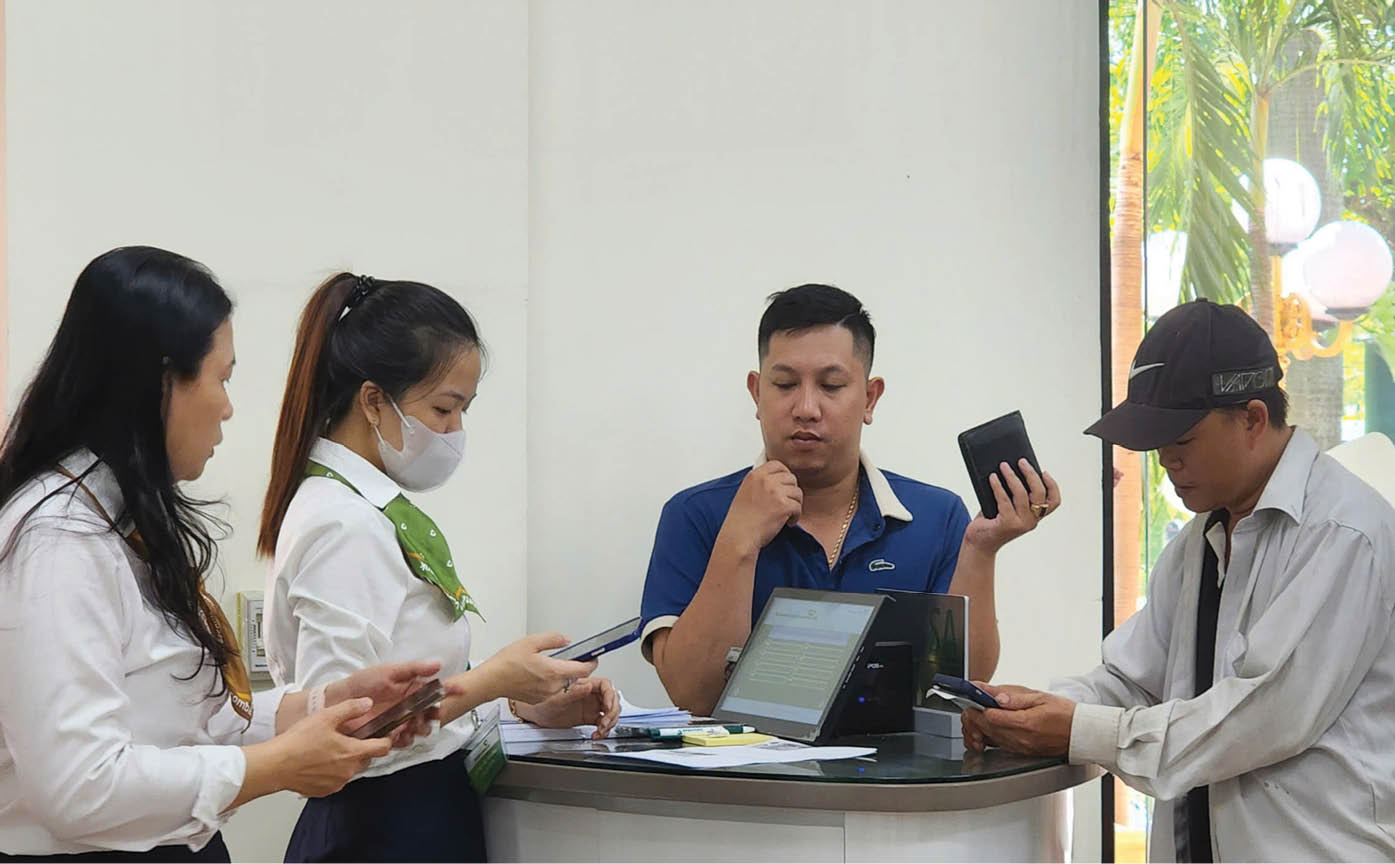 Khách hàng chưa cập nhật đủ dữ liệu cá nhân Sẽ tạm dừng giao dịch ngân hàng từ 1 1 2025