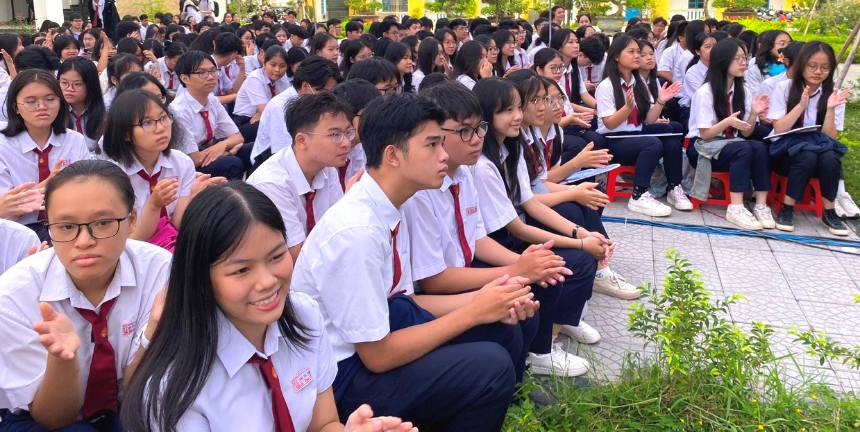 Xây dựng văn hóa học đường và giáo dục đạo đức, lối sống