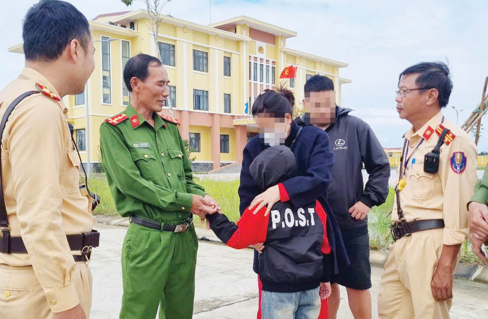 Kịp thời ứng cứu người dân trong hoạn nạn