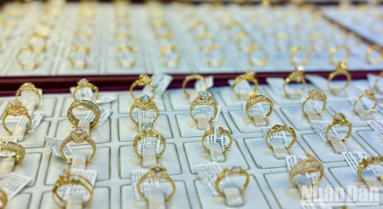 Giá vàng ngày 9 12 Vàng nhẫn tăng giá, vàng miếng đi ngang phiên đầu tuần