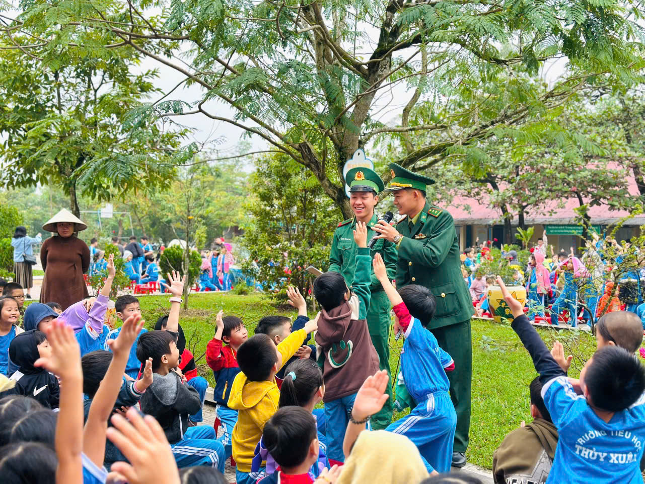 Tự hào về truyền thống hào hùng của quân đội