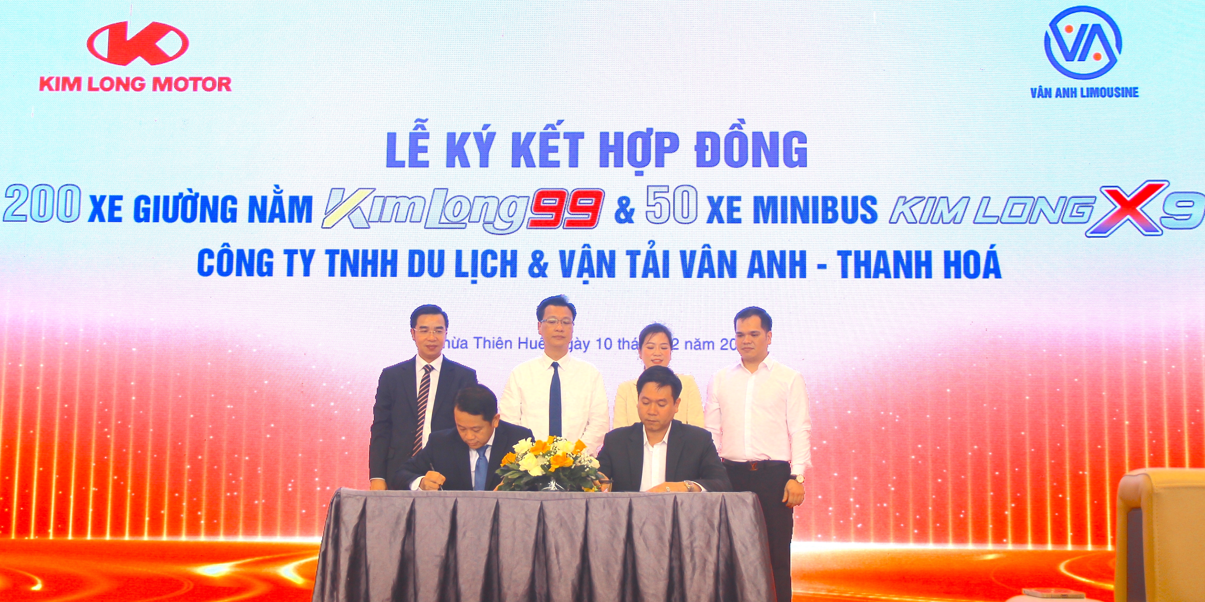 KIM LONG MOTOR Huế bàn giao 50 xe giường nằm và xe minibus đầu tiên