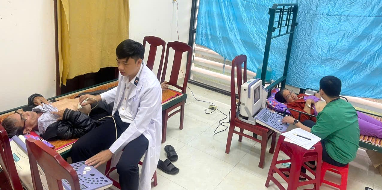 Gần 300 người dân Quảng Điền và Phong Điền được khám sức khỏe miễn phí