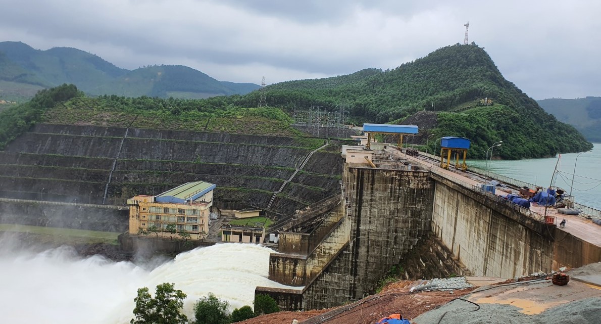 Điều tiết thủy điện Hương Điền, cảnh báo lũ trên sông