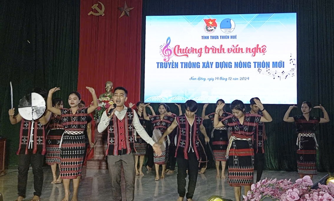 Người dân Nam Đông chung sức, đồng lòng xây dựng nông thôn mới