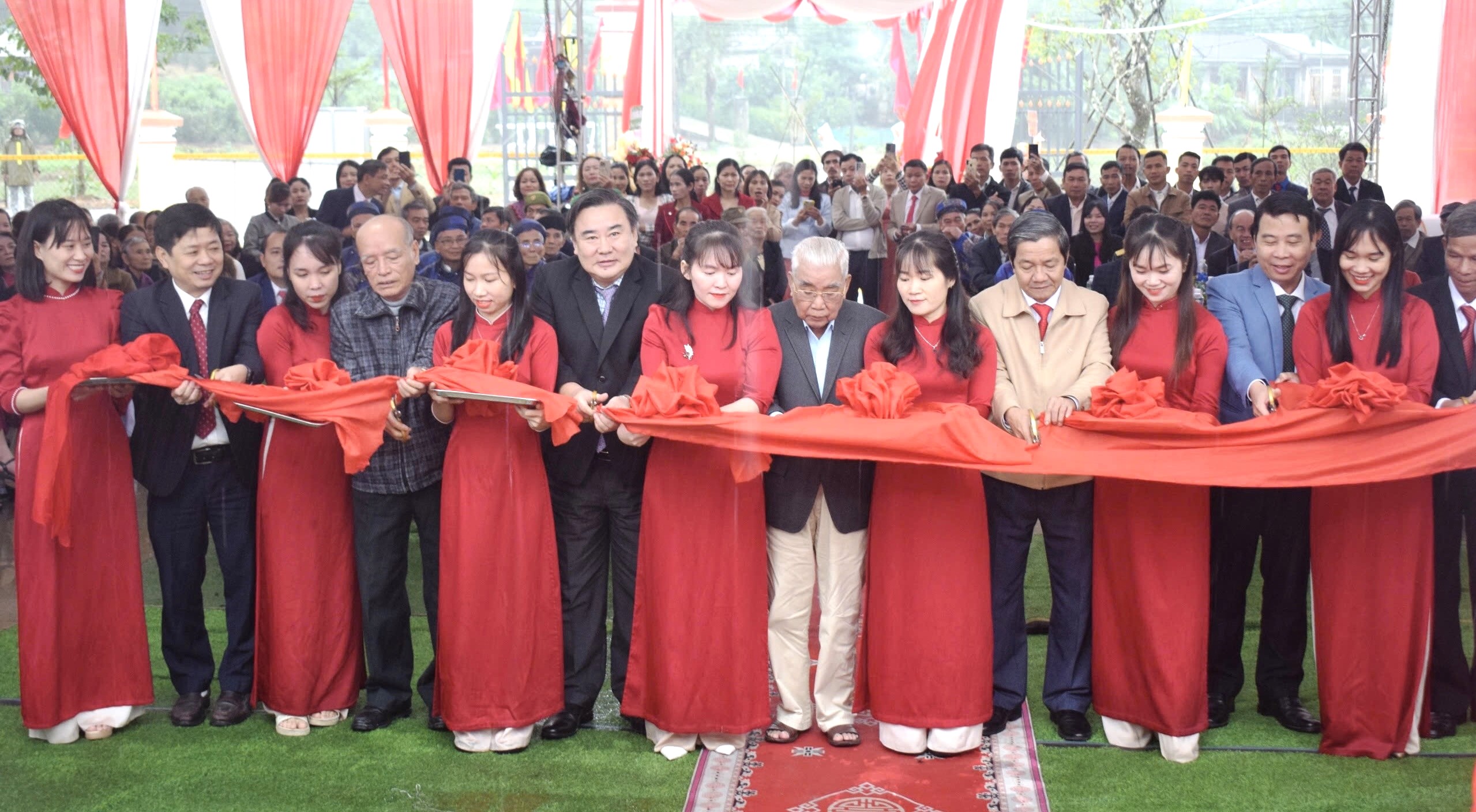 Khánh thành Nhà bia tưởng niệm liệt sĩ thôn Vĩnh Hương