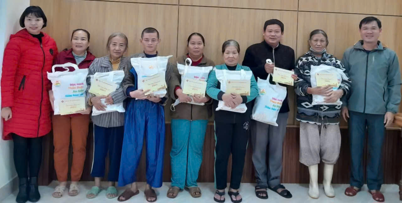 Trao 434 suất quà cho đồng bào công giáo có hoàn cảnh khó khăn