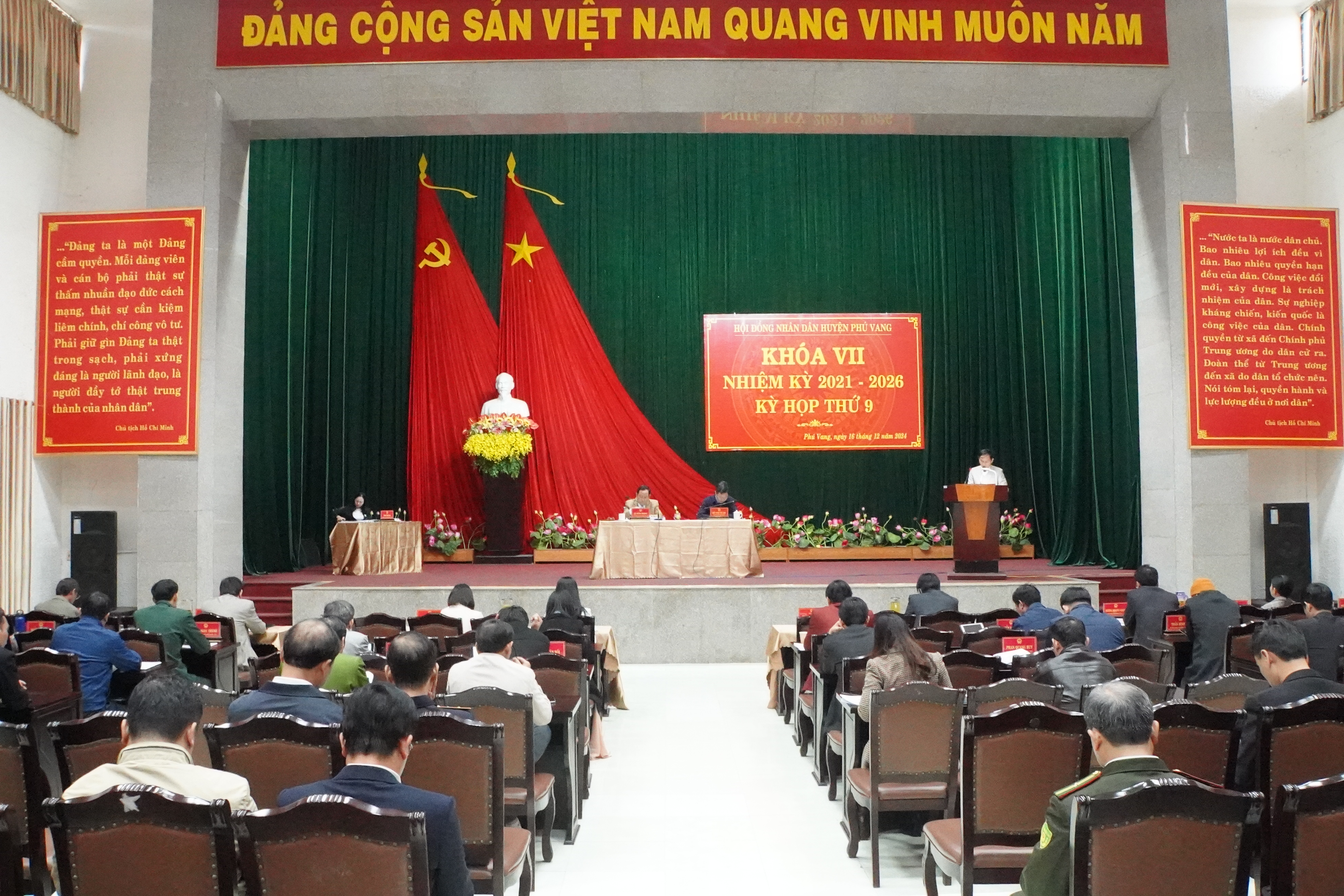 Phú Vang Thông qua nghị quyết về phát triển kinh tế - xã hội