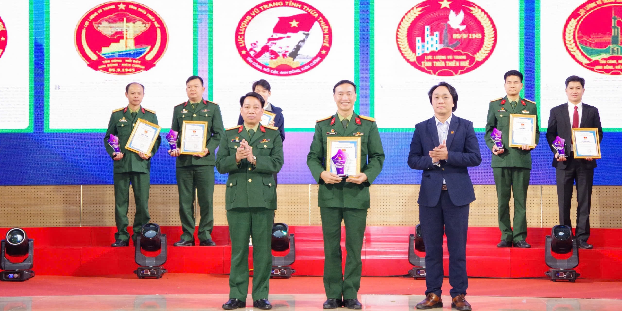 Trao giải 3 cuộc thi về lực lượng vũ trang Thừa Thiên Huế