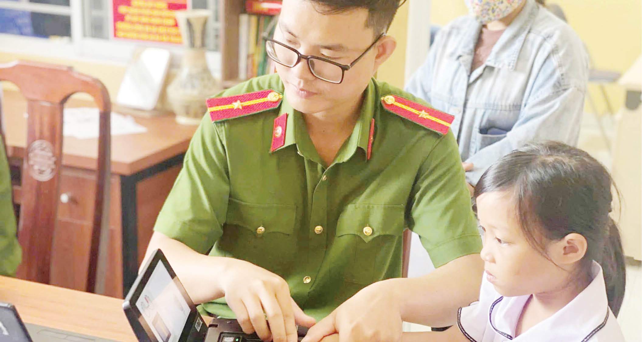 Dựa vào dân và vì dân phục vụ