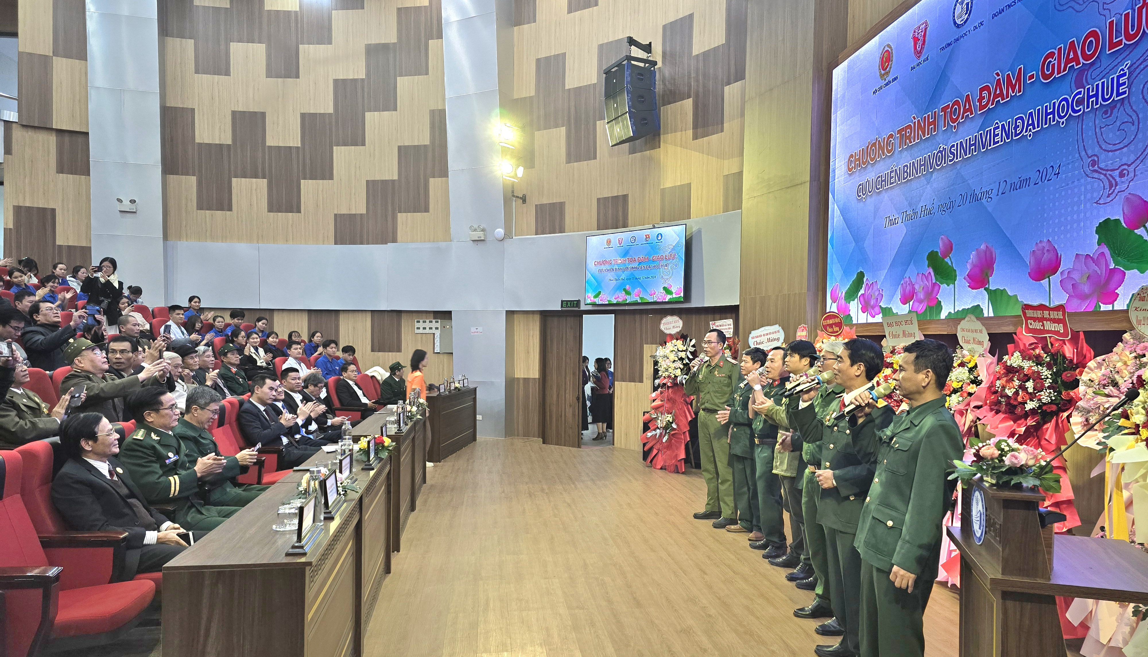 Cựu chiến binh Đại học Huế tọa đàm, giao lưu với sinh viên