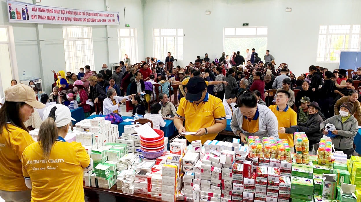 Nhiều hoạt động ý nghĩa của Hội thiện nguyện trái tim Việt TP Hồ Chí Minh tại Hương Trà