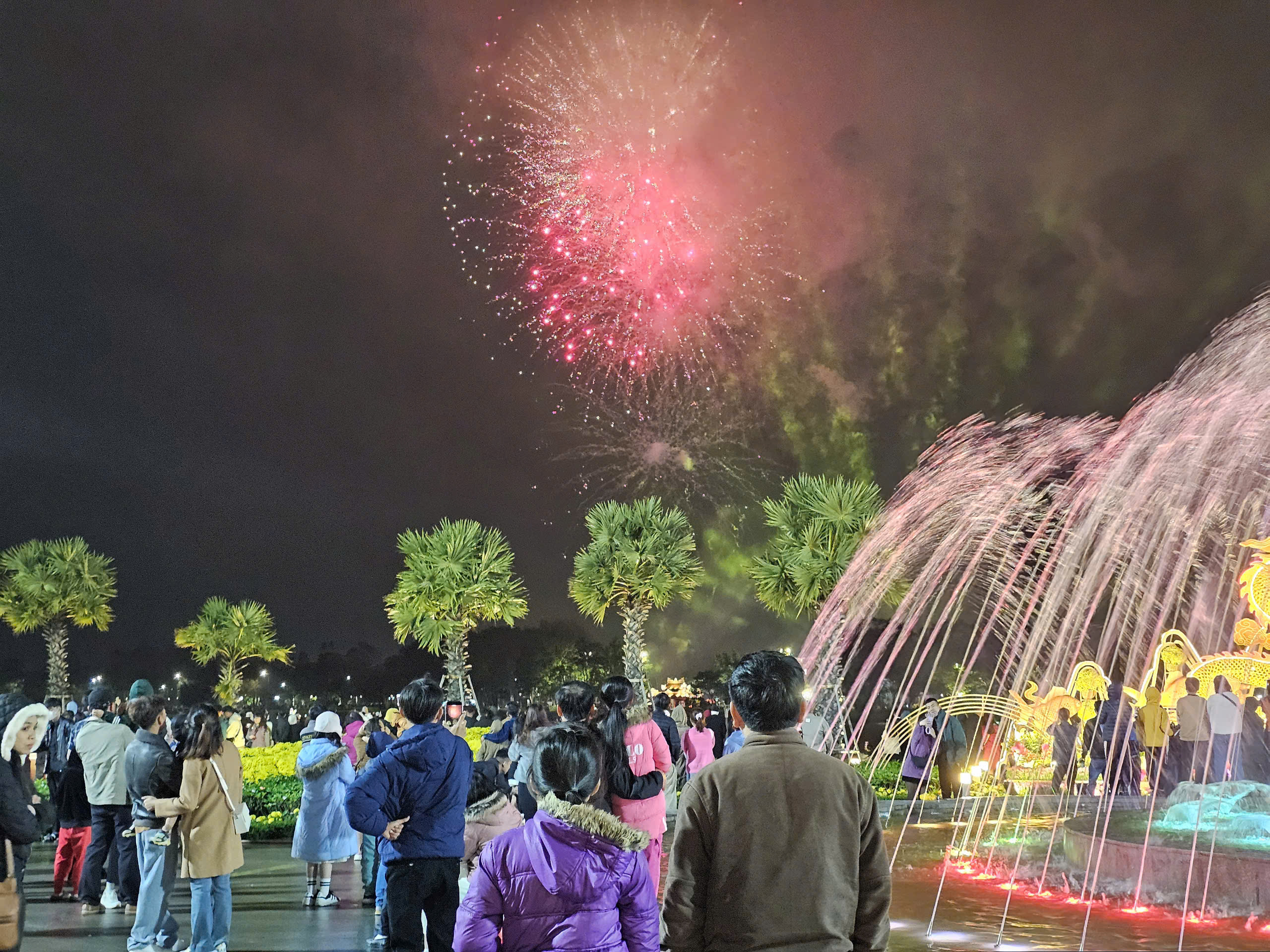 Bắn pháo hoa tầm cao tại 4 điểm chào đón năm mới Ất Tỵ