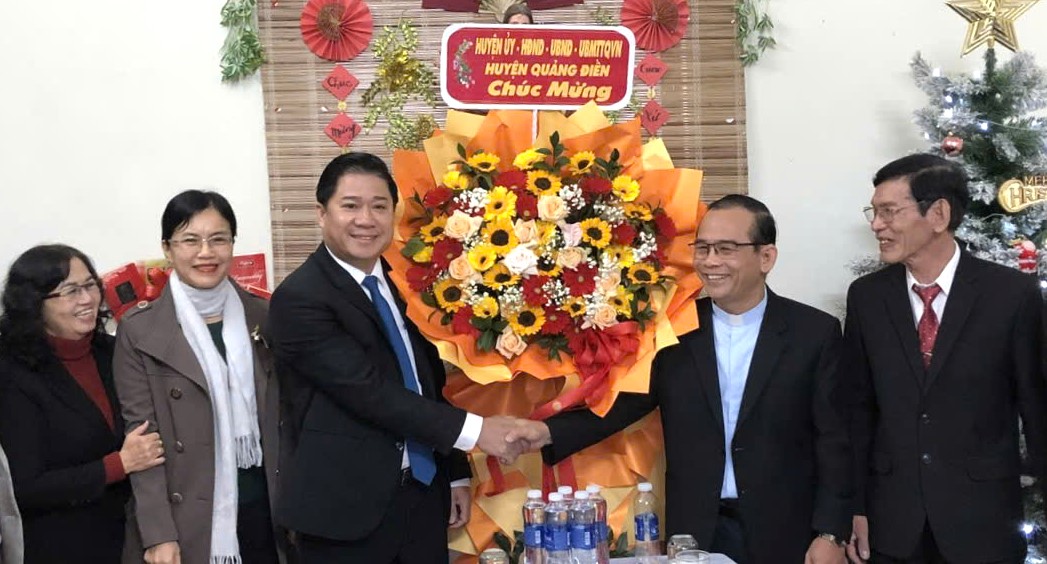 Lãnh đạo các địa phương, đơn vị thăm, chúc mừng các cơ sở tôn giáo nhân dịp Giáng sinh